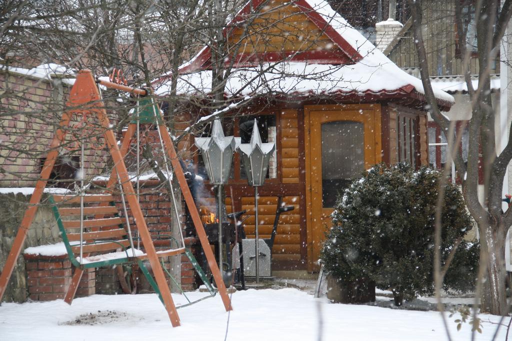 Guest House Viktoria Yaremche Exterior photo